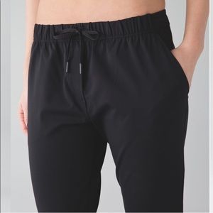 Lululemon Jet Crop Slim sz 4